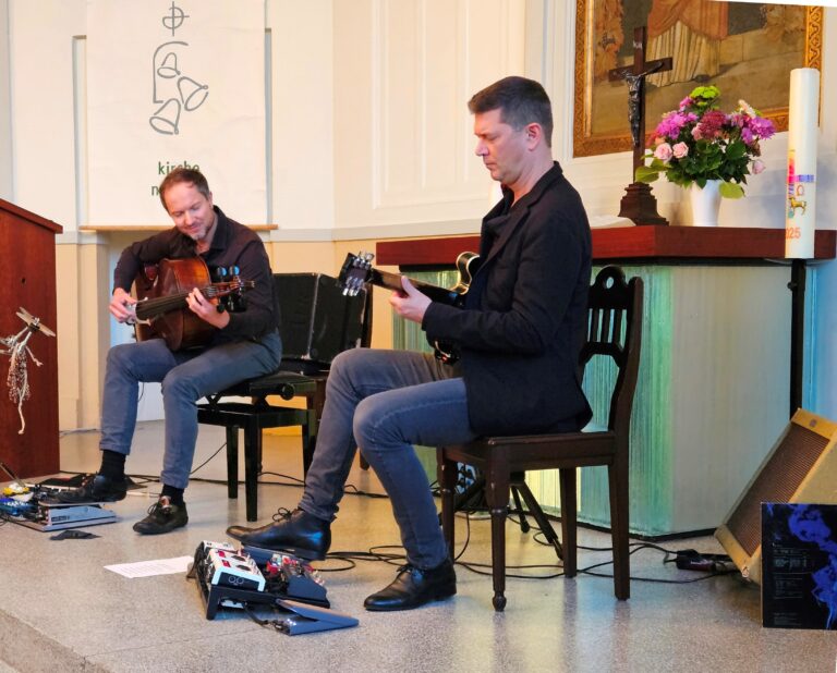„Dire Straits“-Songs im Jugendstil-Kirchsaal